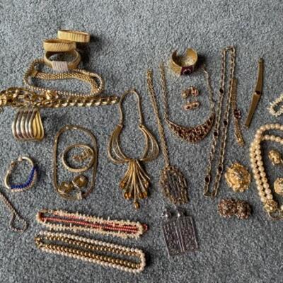 212 Costume Jewelry Napier 