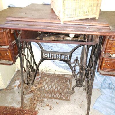 Singer sewing machine 