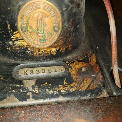 Singer sewing machine 
