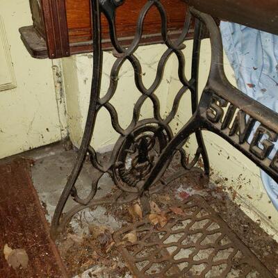 Singer sewing machine 