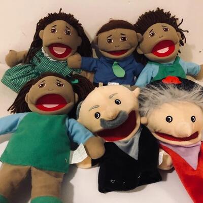 Family Puppet Set