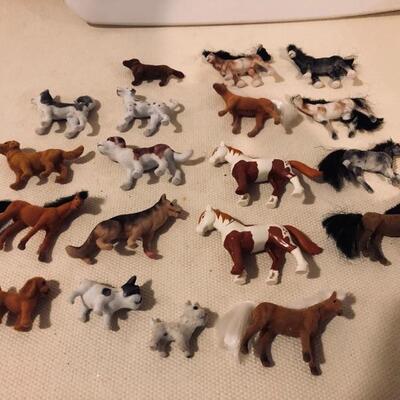 Lot of horse and dog figurines
