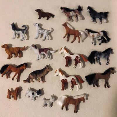 Lot of horse and dog figurines