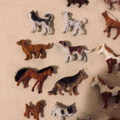 Lot of horse and dog figurines