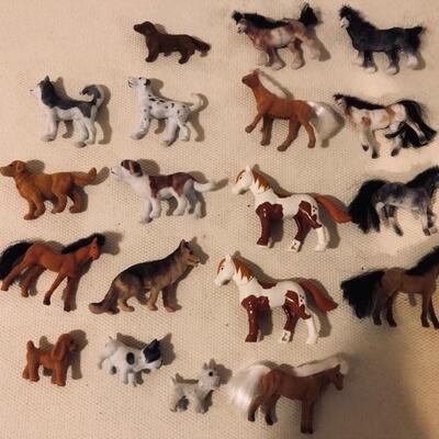 Lot of horse and dog figurines