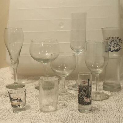 Various bar glass items