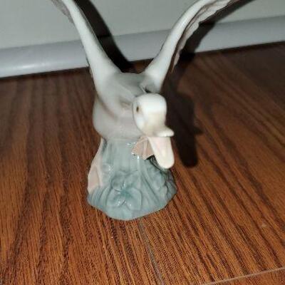 Lladro Porcelain Figurine Goose Duck Running Taking off #1265 (item #42)