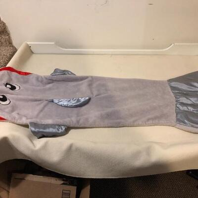 Childrenâ€™s shark tail blanket