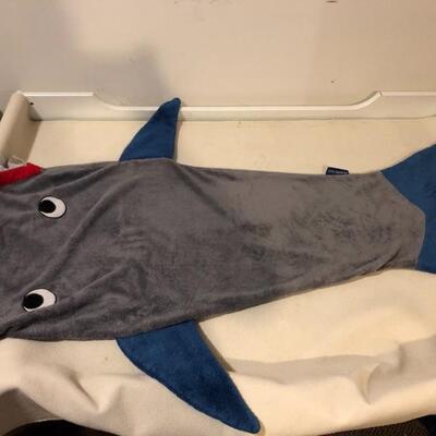 Childrenâ€™s shark tail blanket