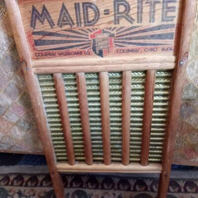 1120 - MaidRite Primitive wash board 