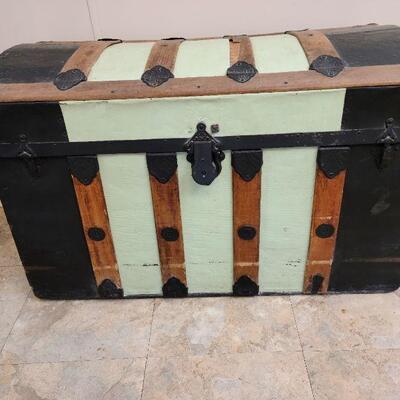 Vintage Yale & Towne humpback steamer trunk