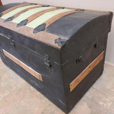 Vintage Yale & Towne humpback steamer trunk