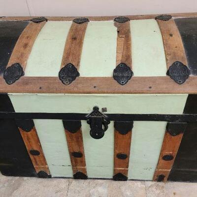 Vintage Yale & Towne humpback steamer trunk
