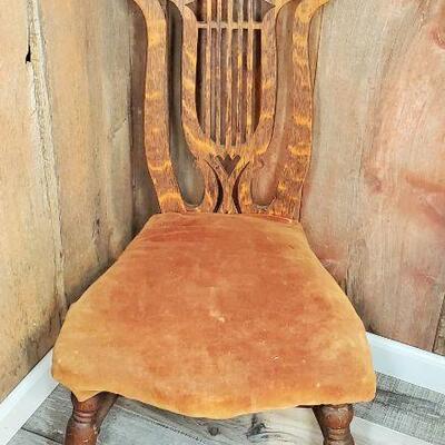 BEAUTIFUL ANTIQUE SOLID WOOD CHAIR 