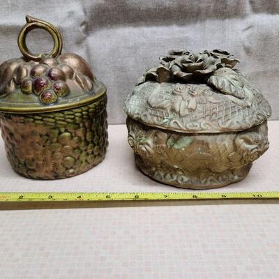 Pair of ceramic lidded dishes/trinket boxes