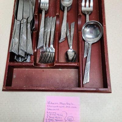 Mikasa Manifesto 41pc flatware set with wood tray