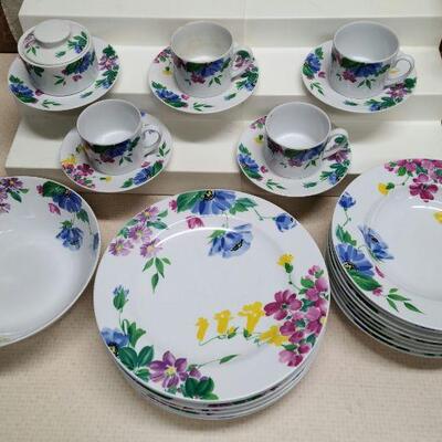 27 pc Christopher Stuart Floral Gallery dishes