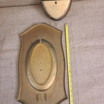 Mid century gold tone Syroco wall decor with removable pocket
