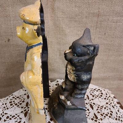 Cast iron cat and pig door stops 