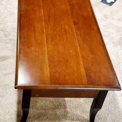 BROYHILL MODERN COFFEE TABLE WITH DRAWERS 