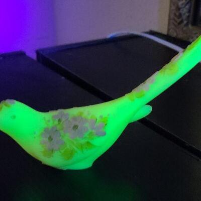 Fenton custard glass bird figurine signed R. Delaney