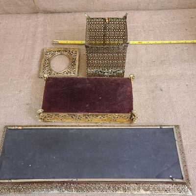 Vintage vanity lot 3 piece