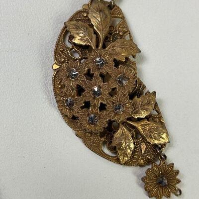 #179 Antique Gold Tone Necklace, very Stately