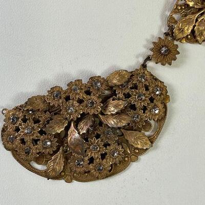 #179 Antique Gold Tone Necklace, very Stately