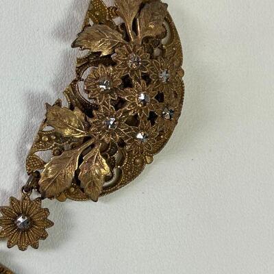 #179 Antique Gold Tone Necklace, very Stately