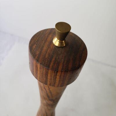 Tall pepper grinder 