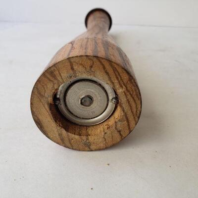 Tall pepper grinder 