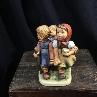 Lot 40: Hummel #406 â€œPleasant Journeyâ€ TMK 6 MINT