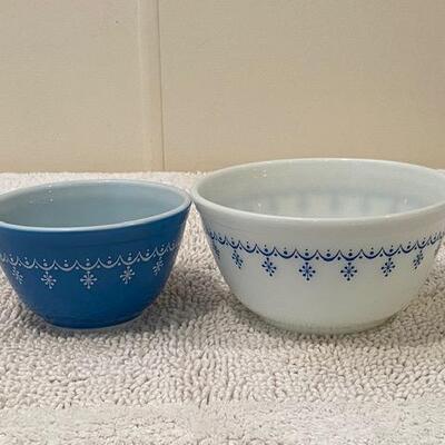 Snow Flake Garland Design Pryrex Mixing Bowls