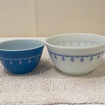 Snow Flake Garland Design Pryrex Mixing Bowls