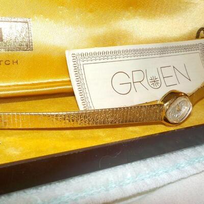 " Vintage Gruen High Fashion Ladies Watch". Gold Plated.