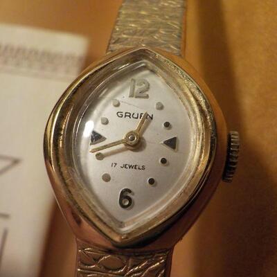 " Vintage Gruen High Fashion Ladies Watch". Gold Plated.