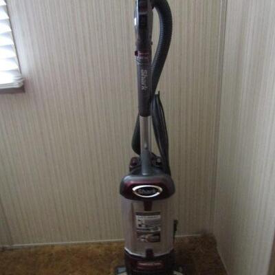 Shark Brand Professional Lift Away Upright Vacuum Cleaner with Dust Away Attachment