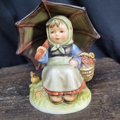 LOT# 67 "Smiling Through" w/Stand & Plaque HUM# 408/0