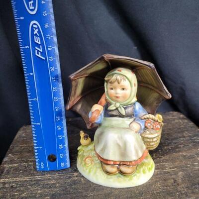 LOT# 67 "Smiling Through" w/Stand & Plaque HUM# 408/0