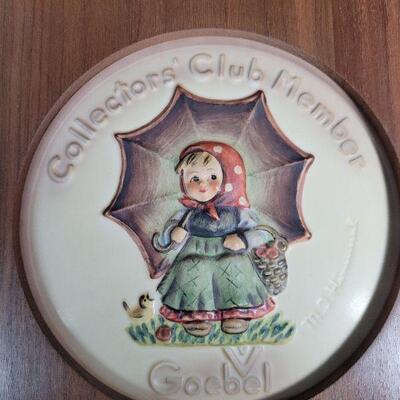LOT# 67 "Smiling Through" w/Stand & Plaque HUM# 408/0