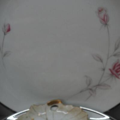 Lot 6 China plates, covered asain tea cups, ceramic measuring cups