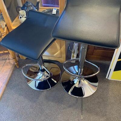 Set of 2 adjustable black stools