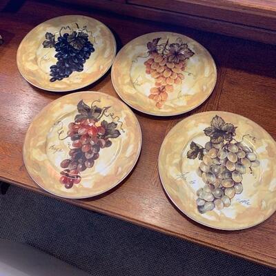 Set of 4 Email de Limoges Godinger grape plates.