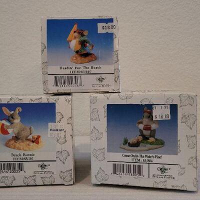 Lot 8: (3) Vintage New Stock CHARMING TAILS Collectibles 