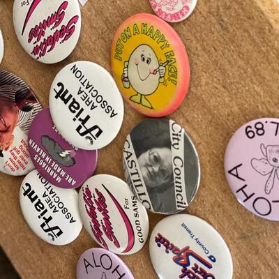 Lot 20 Vintage Buttons/Pins Political & More