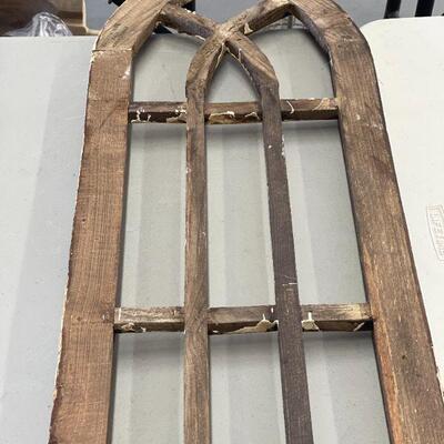 Lot 50 Wood Window Décor 3'