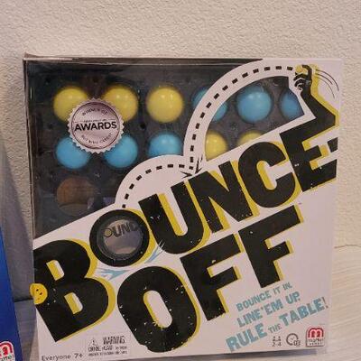 Lot 31: (2) Family Games - BOUNCE OFF & BLOKUS
