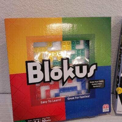 Lot 31: (2) Family Games - BOUNCE OFF & BLOKUS