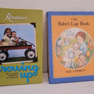 Lot 33: Assorted Vintage Books
