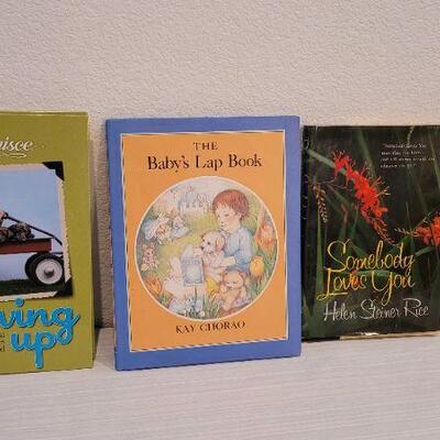 Lot 33: Assorted Vintage Books
